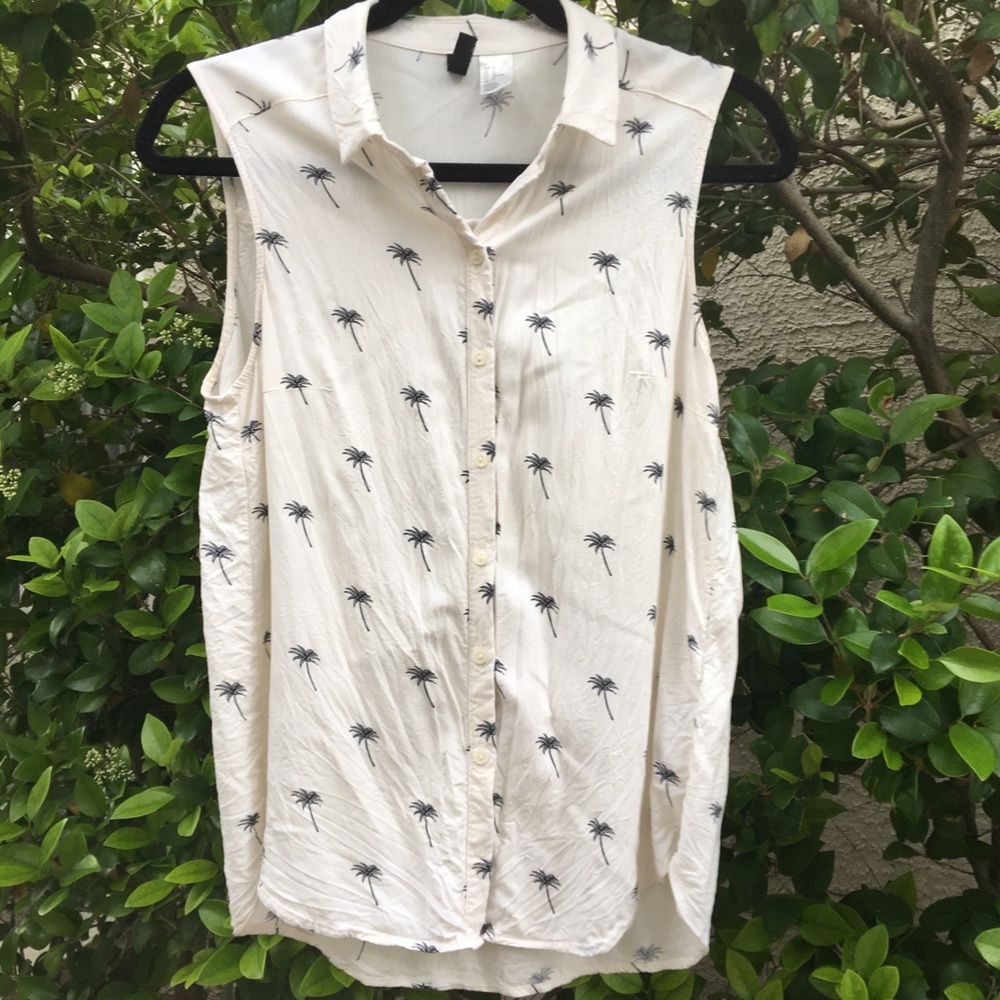 H&M White buttondown short sleeve palm tree blouse